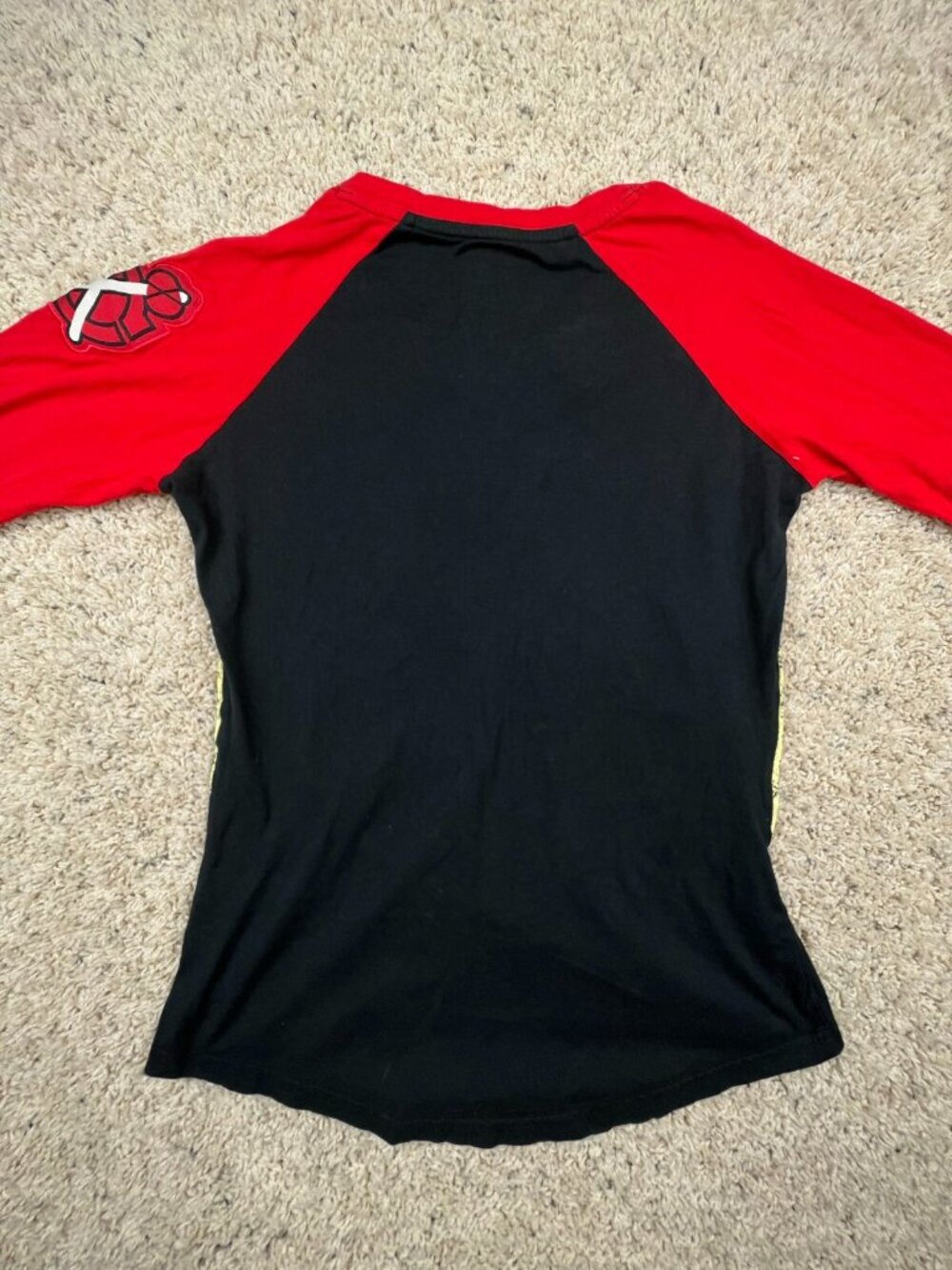 Chicago Blackhawks Majestic T-shirt Medium NHL Women’s Red Black w Logo L/S - Picture 10 of 10